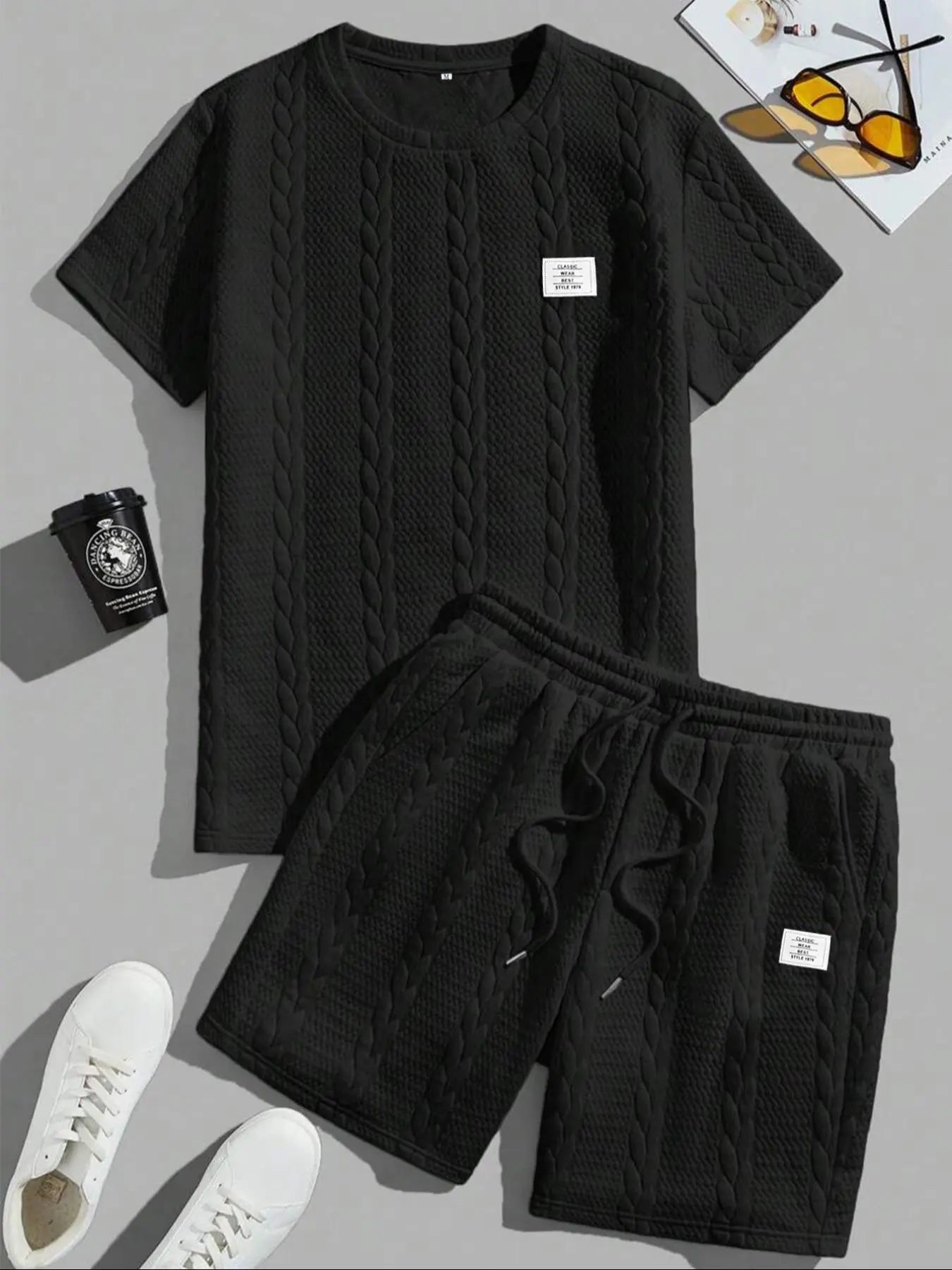 Men'S Solid Textured Patched Tee & Drawstring Waist Shorts Set, Regular Fit round Neck Short Sleeve T-Shirt & Pocket Shorts, Men'S Summer Casual Outfit Set