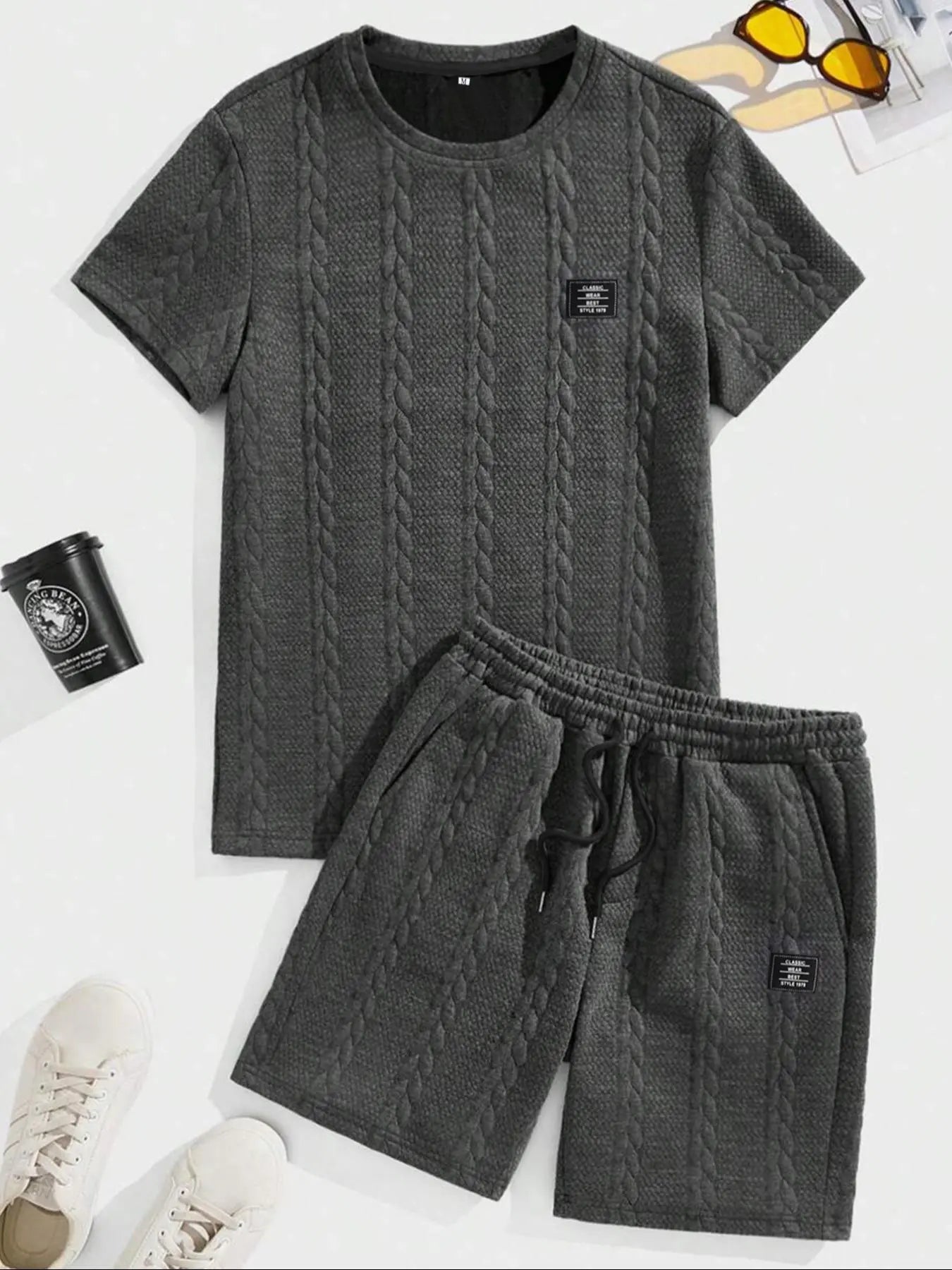 Men'S Solid Textured Patched Tee & Drawstring Waist Shorts Set, Regular Fit round Neck Short Sleeve T-Shirt & Pocket Shorts, Men'S Summer Casual Outfit Set