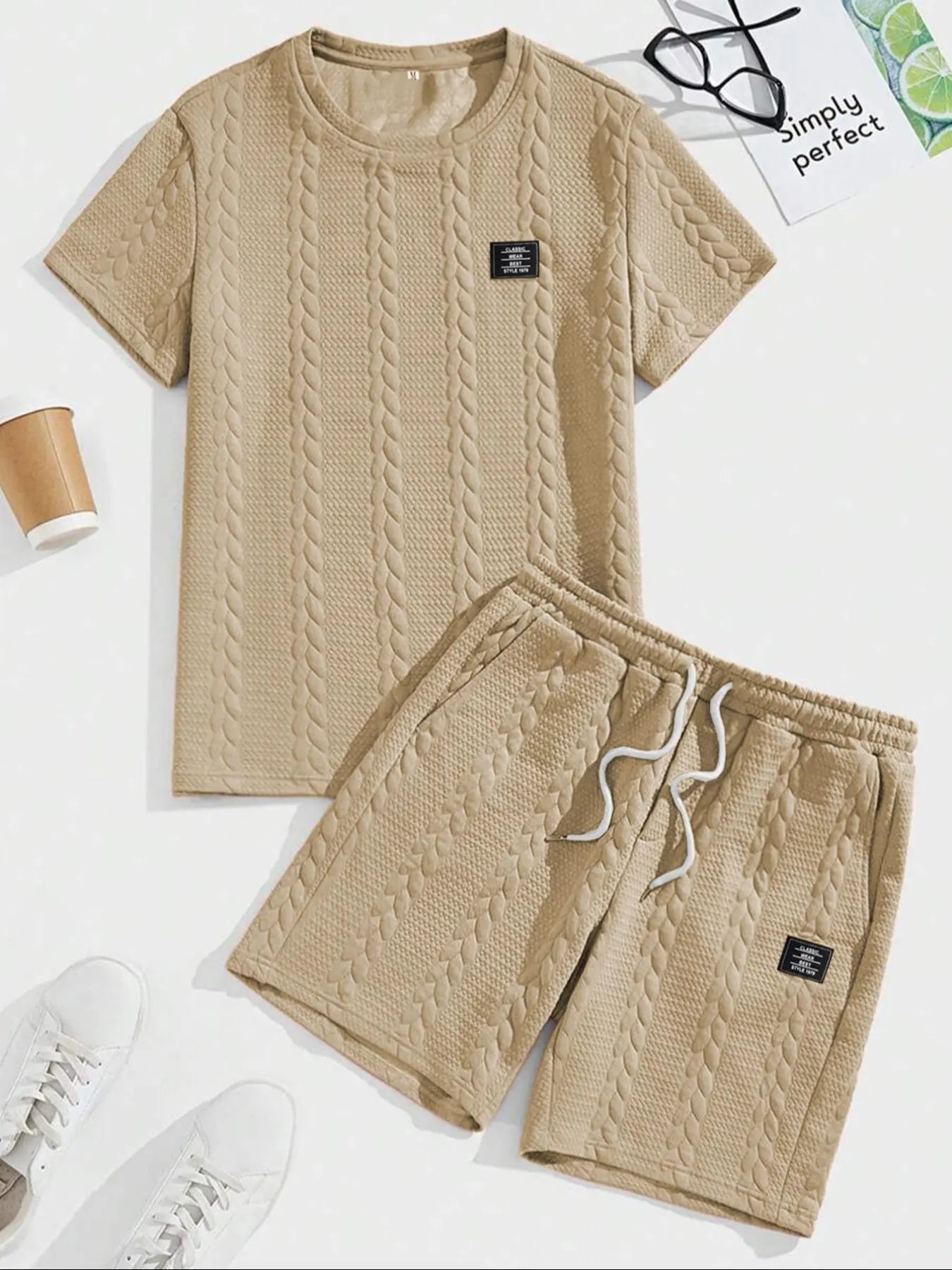 Men'S Solid Textured Patched Tee & Drawstring Waist Shorts Set, Regular Fit round Neck Short Sleeve T-Shirt & Pocket Shorts, Men'S Summer Casual Outfit Set