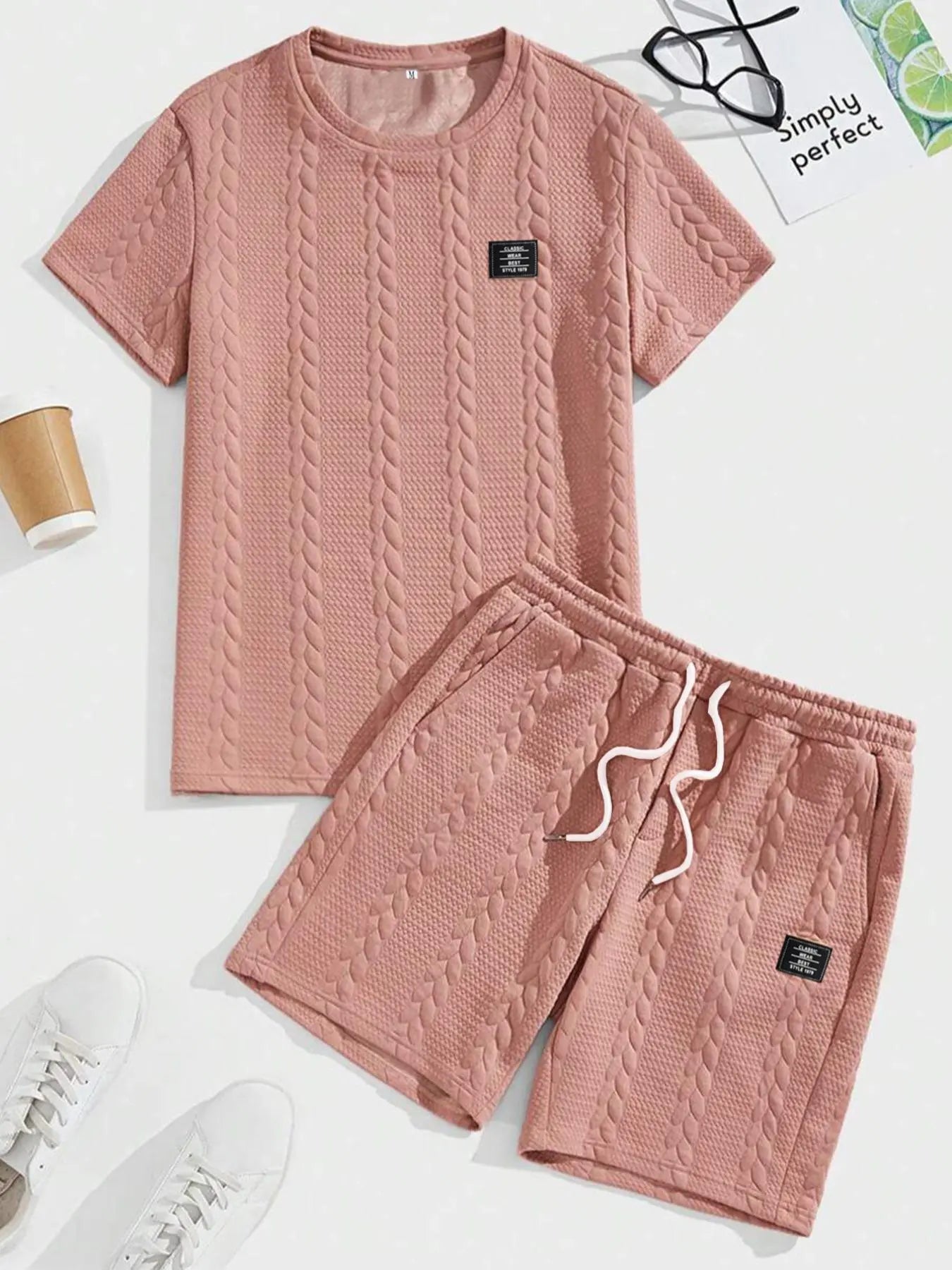 Men'S Solid Textured Patched Tee & Drawstring Waist Shorts Set, Regular Fit round Neck Short Sleeve T-Shirt & Pocket Shorts, Men'S Summer Casual Outfit Set