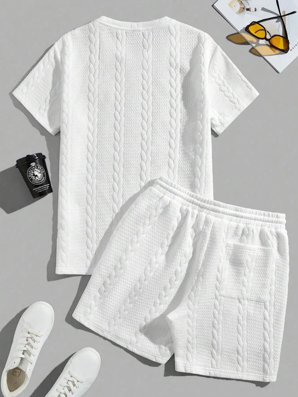 Men'S Solid Textured Patched Tee & Drawstring Waist Shorts Set, Regular Fit round Neck Short Sleeve T-Shirt & Pocket Shorts, Men'S Summer Casual Outfit Set